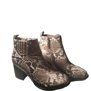 Blondo Elvina Snake Embossed Leather Waterproof Zip 2.5" Chunk Heel Ankle Boots5